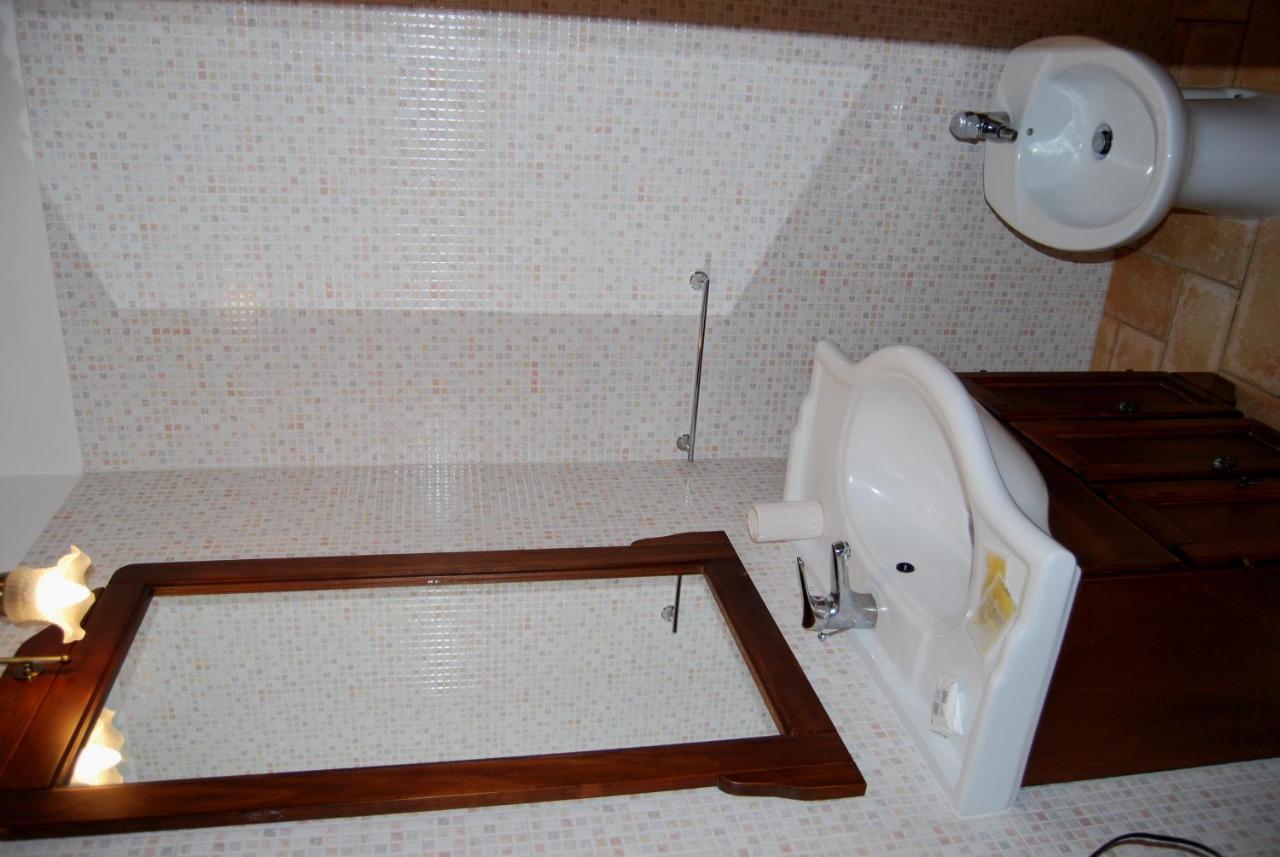 Le Terre Di Bac Bed & Breakfast Borgo Montenero ภายนอก รูปภาพ